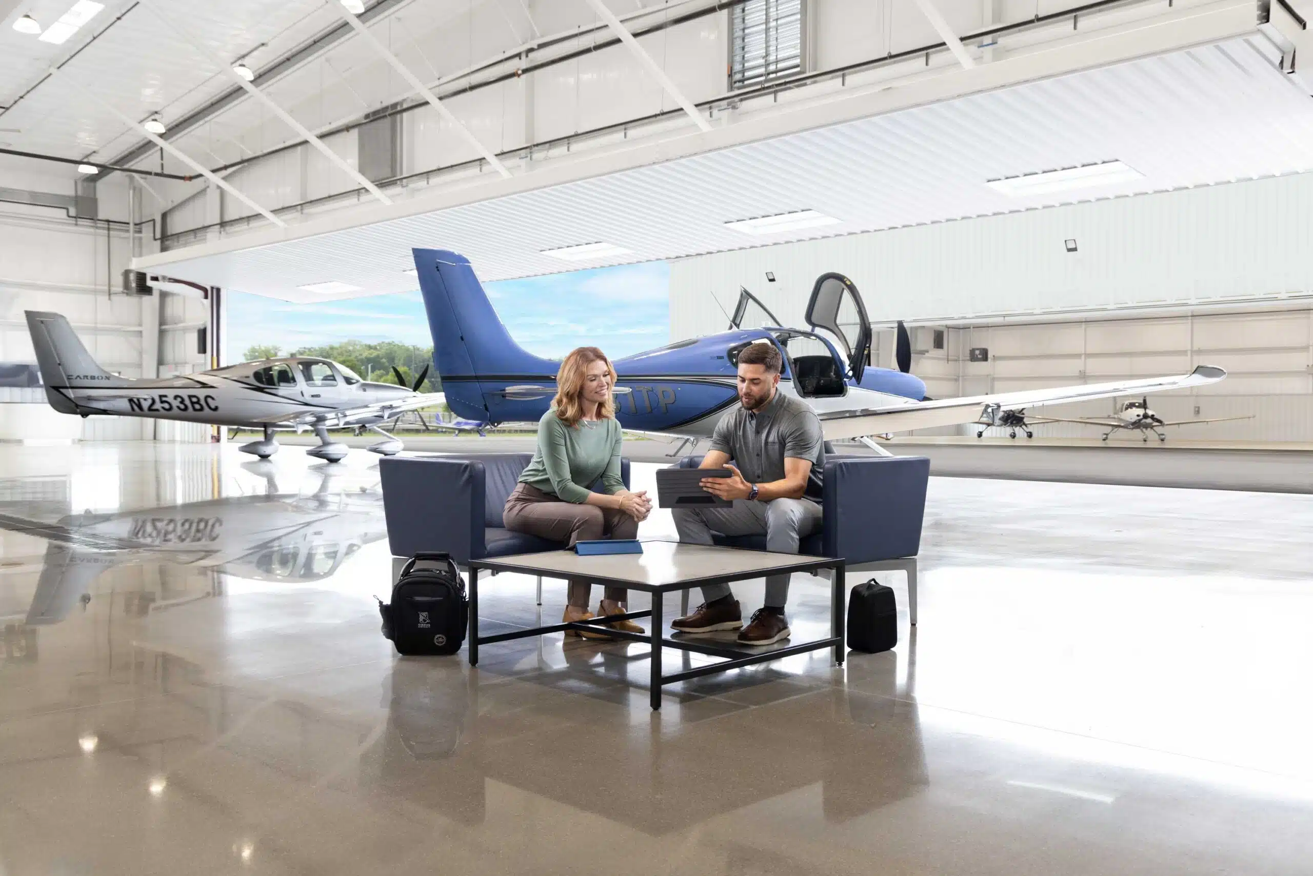 flight instructor discussing lesson with student